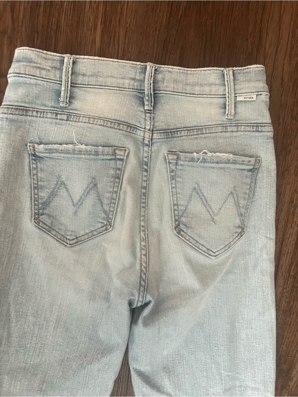 Light Wash Distressed Women's Jeans - Picture 3 of 11